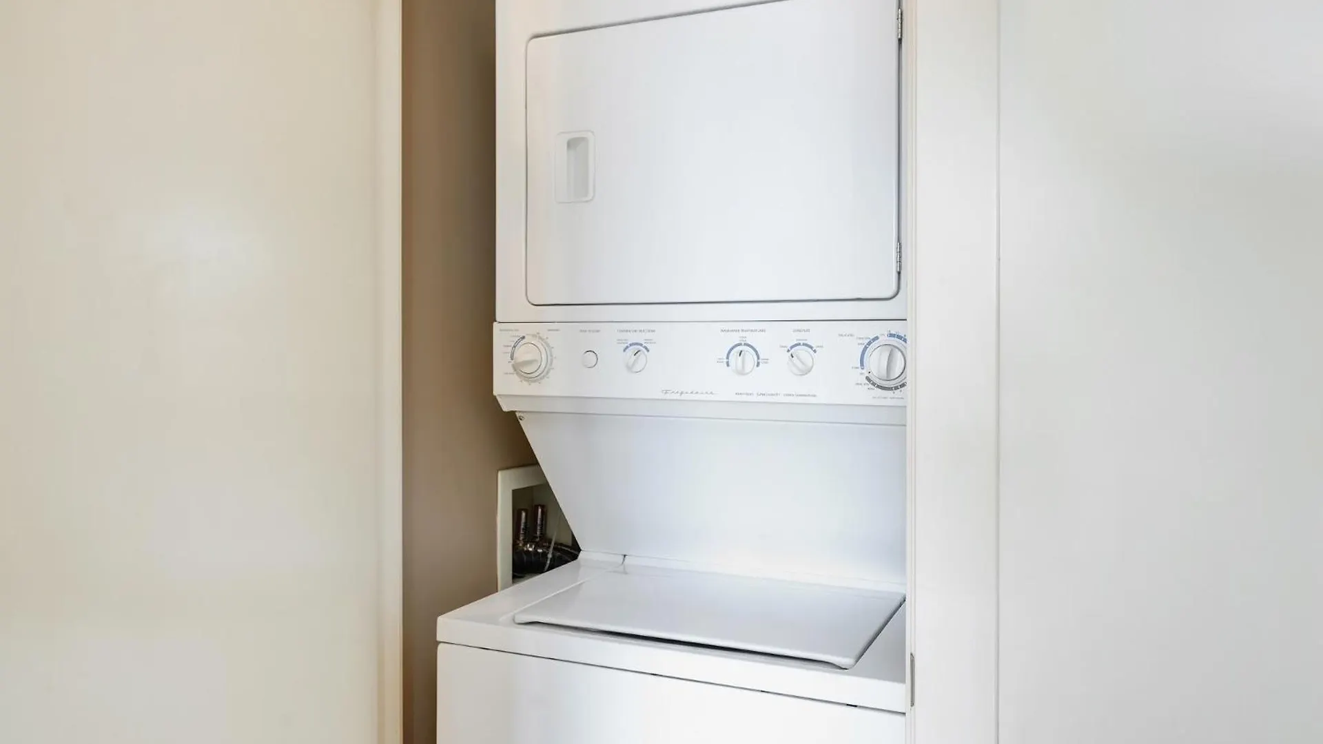 Astoria Escape - Bright Condo With Work Desk By Victoria Prime! Lejlighed