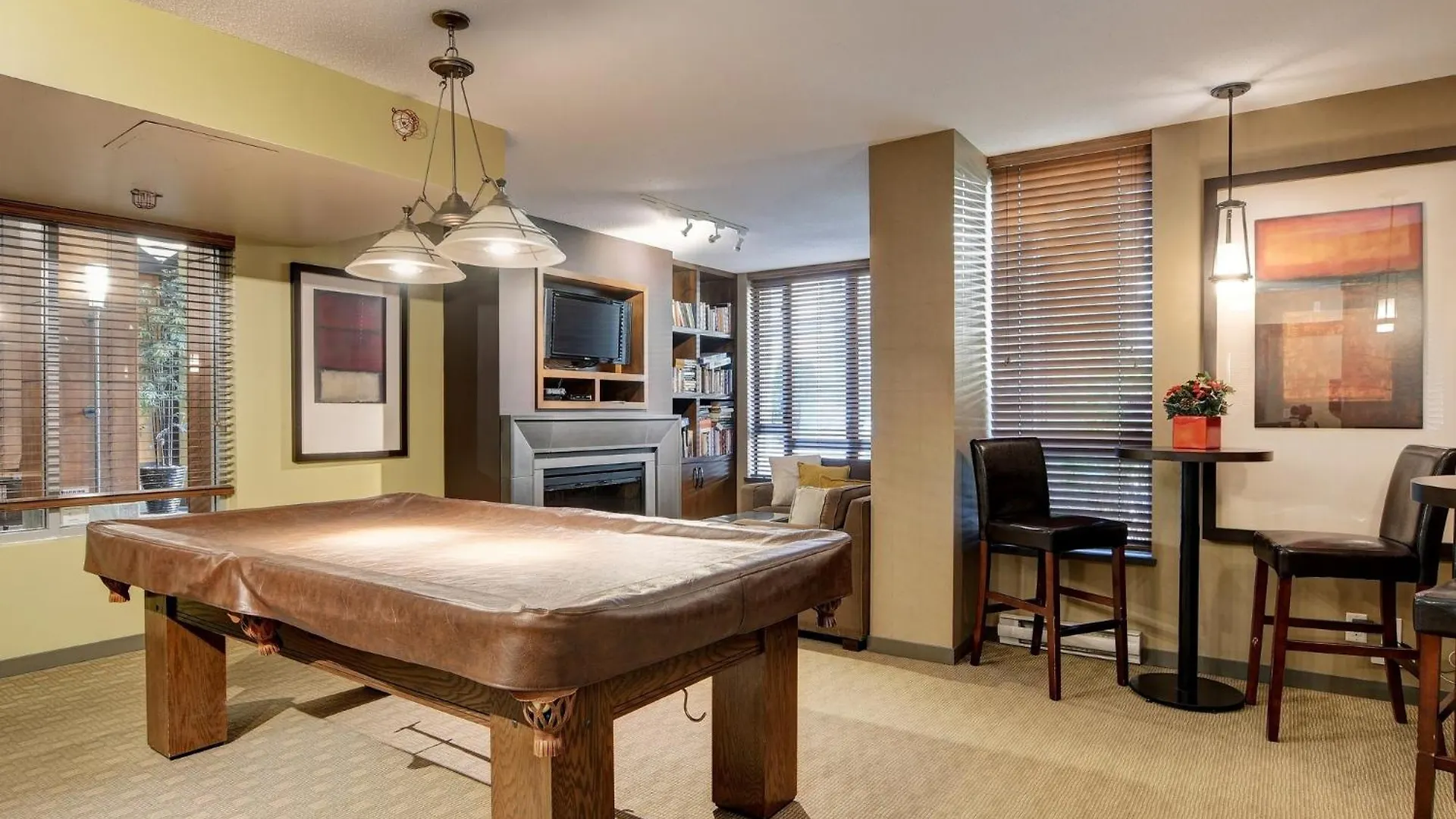 Astoria Escape - Bright Condo With Work Desk By Victoria Prime! קנדה